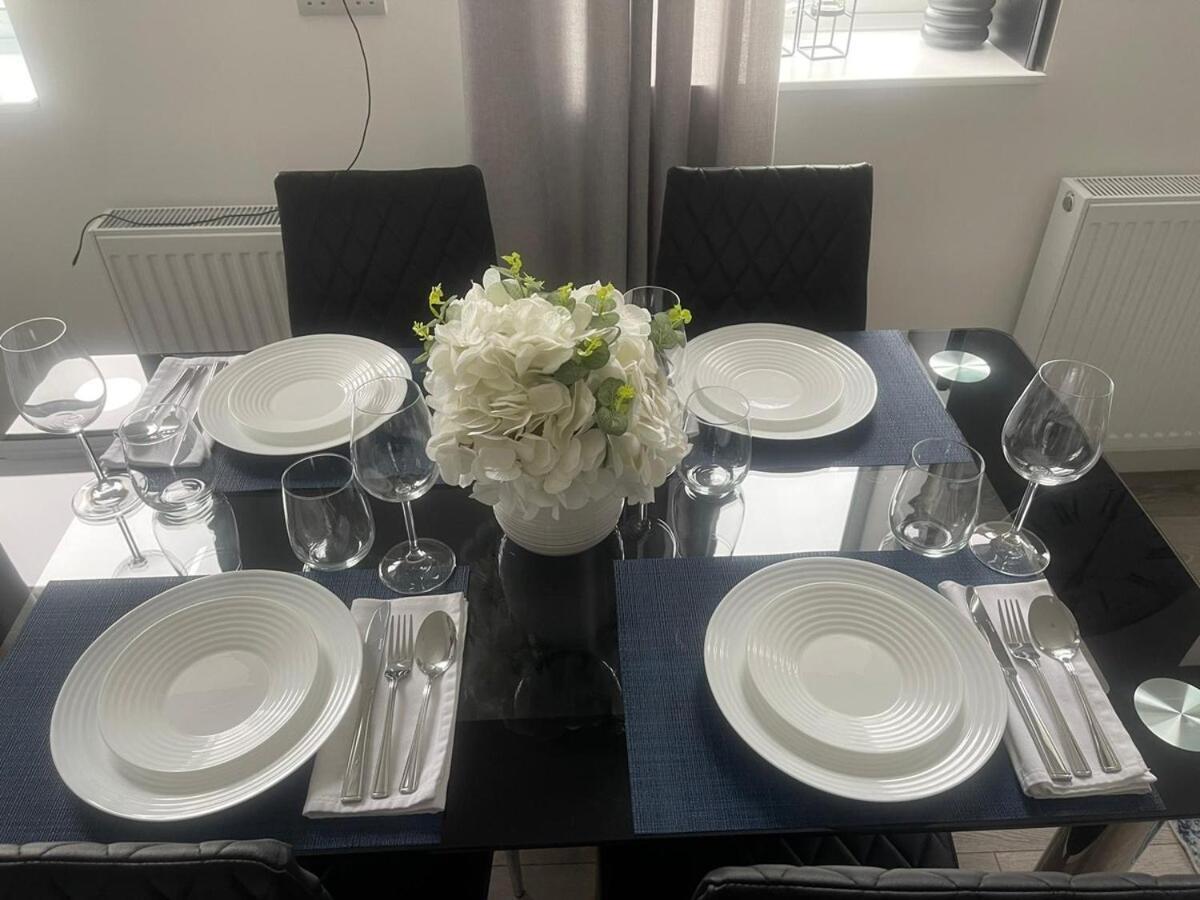 4 -local -contractors- London Apartment Watford (Hertfordshire)