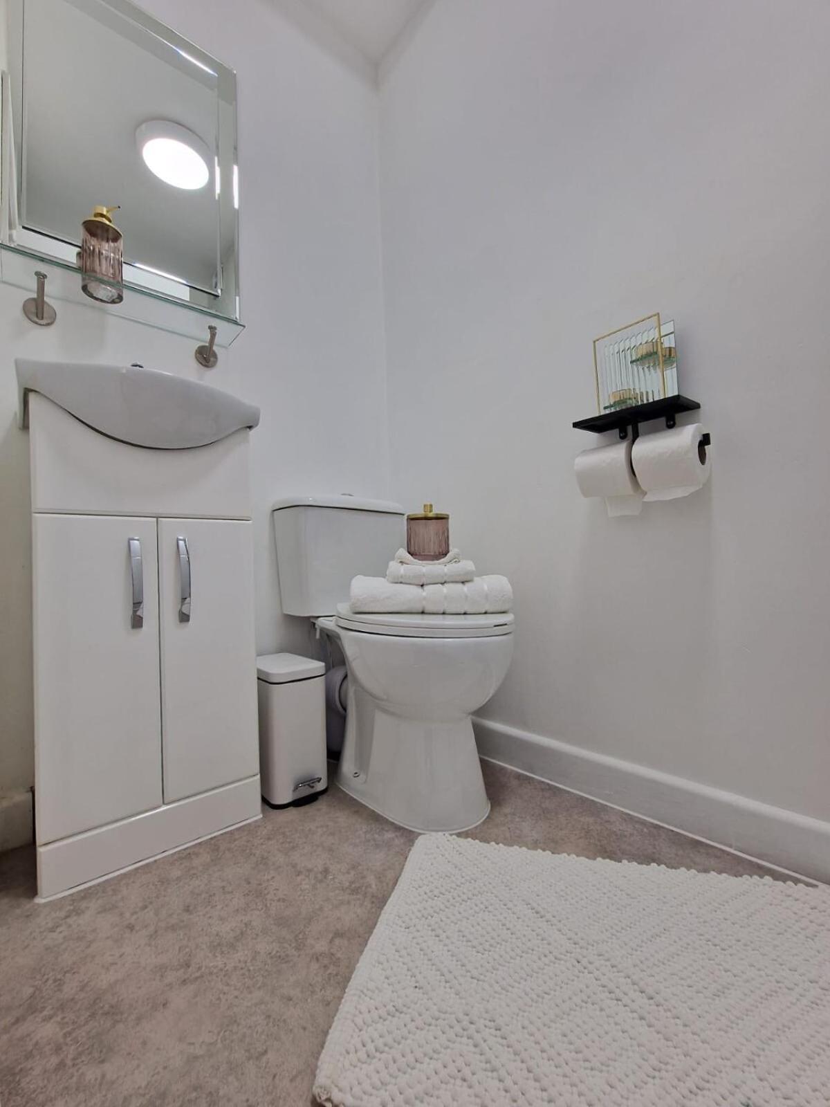 4 -local -contractors- London Apartment Watford (Hertfordshire)