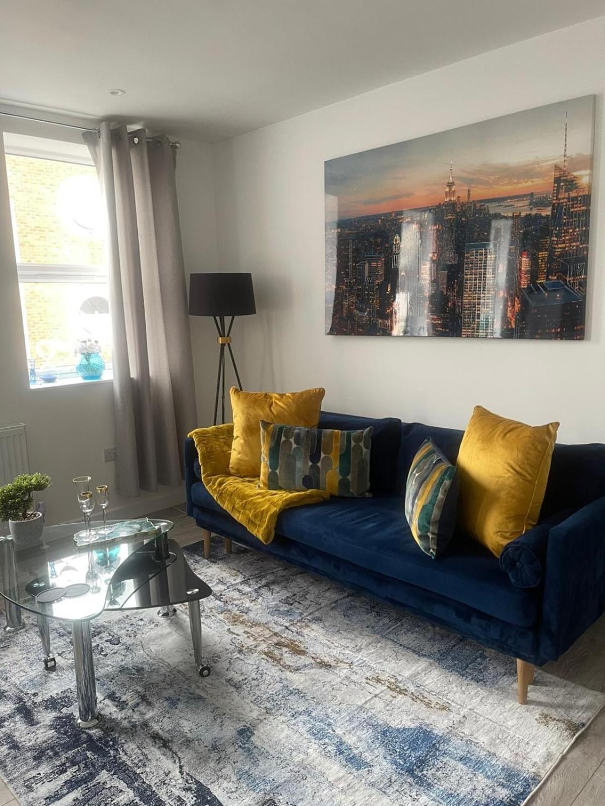 4 -local -contractors- London * Watford (Hertfordshire)